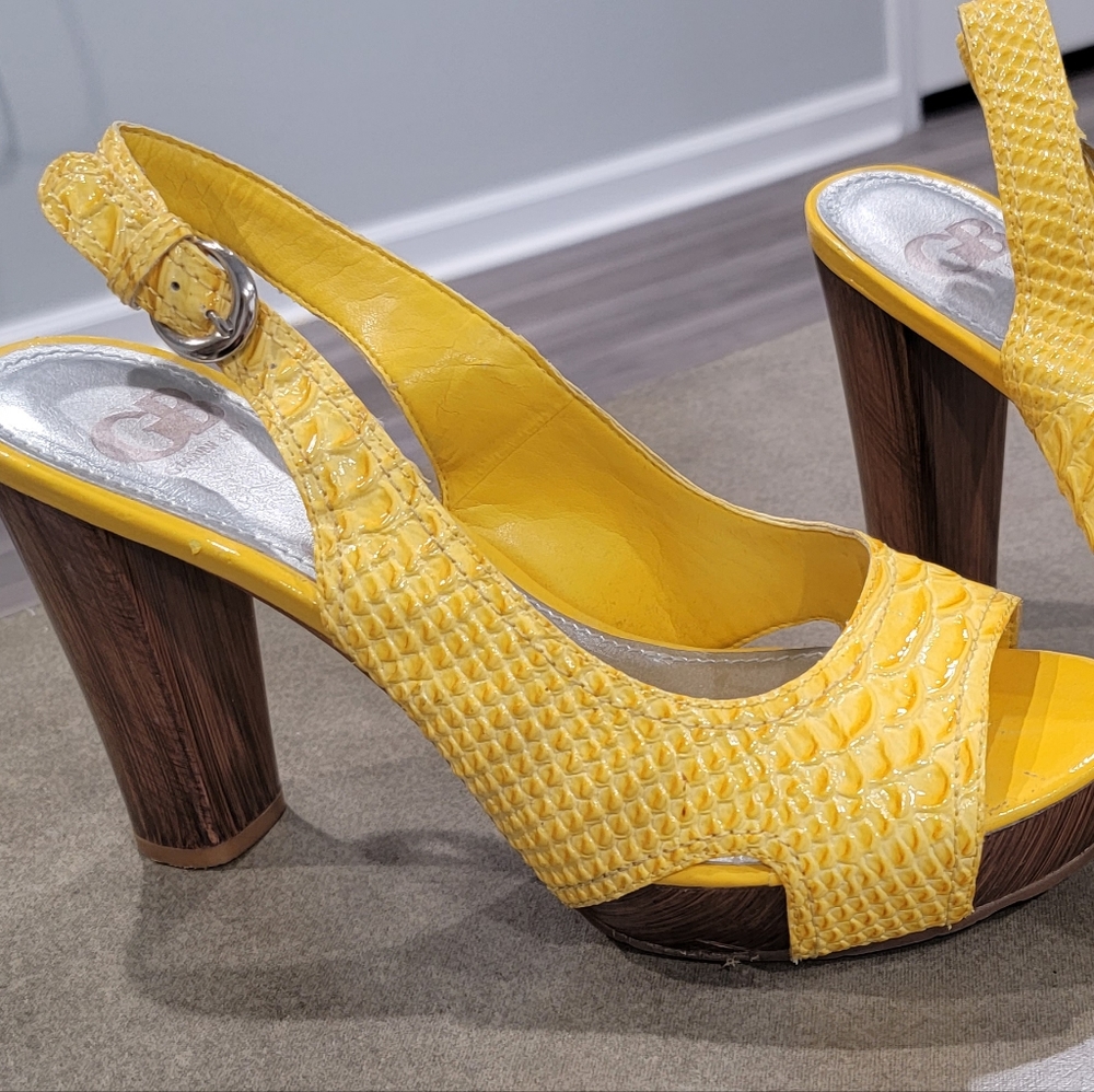 Women's shoes